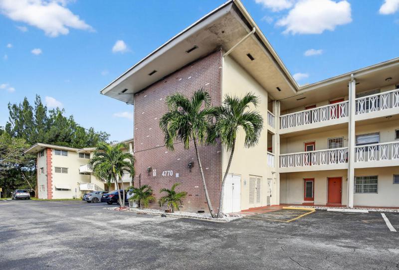  Condo & Townhome Photos