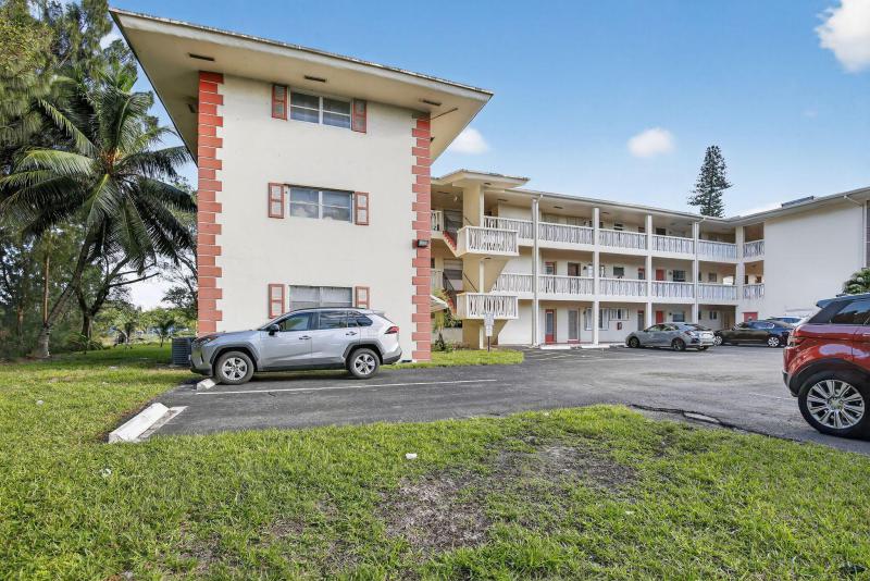  Condo & Townhome Photos