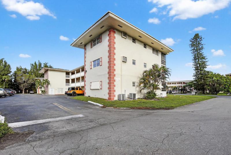  Condo & Townhome Photos
