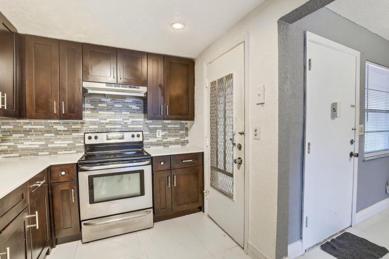  Condo & Townhome Photos