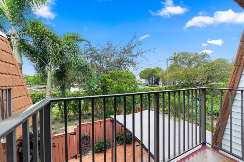  Condo & Townhome Photos