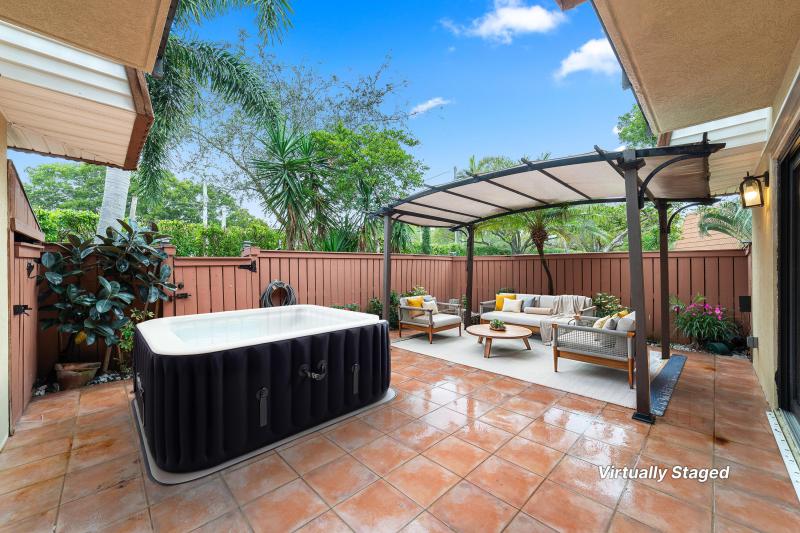  Condo & Townhome Photos