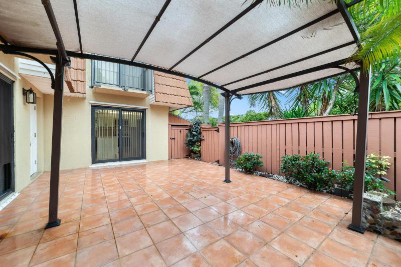  Condo & Townhome Photos