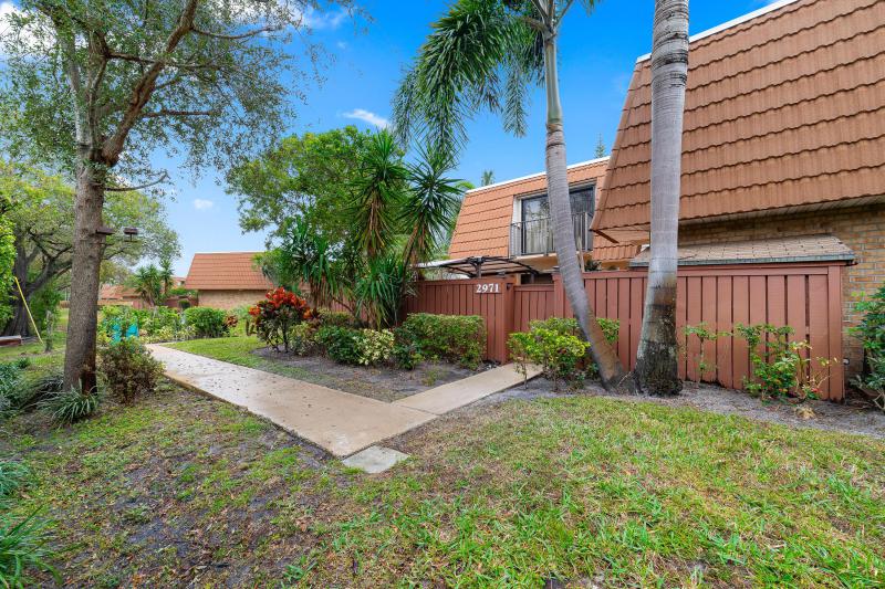  Condo & Townhome Photos