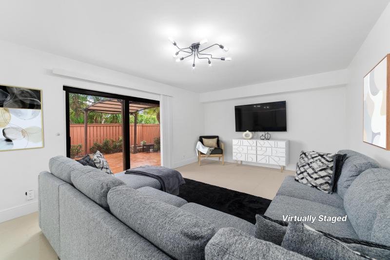  Condo & Townhome Photos