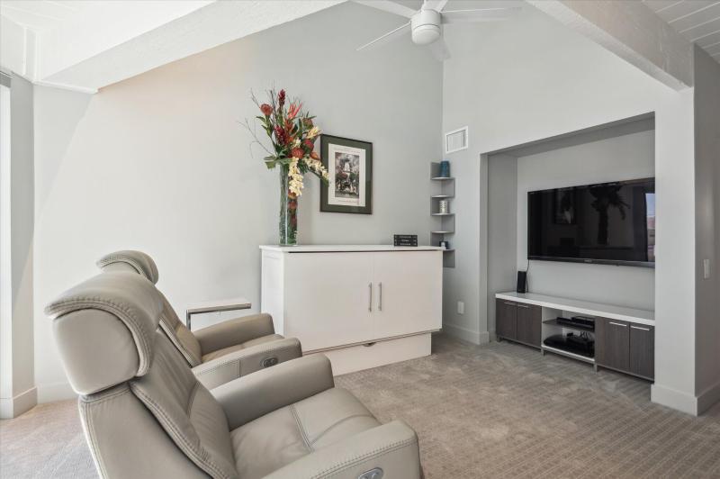  Condo & Townhome Photos