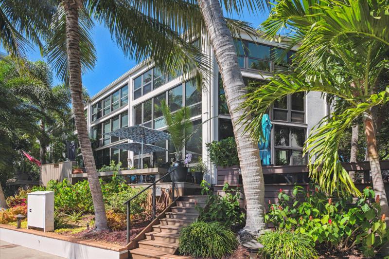  Condo & Townhome Photos