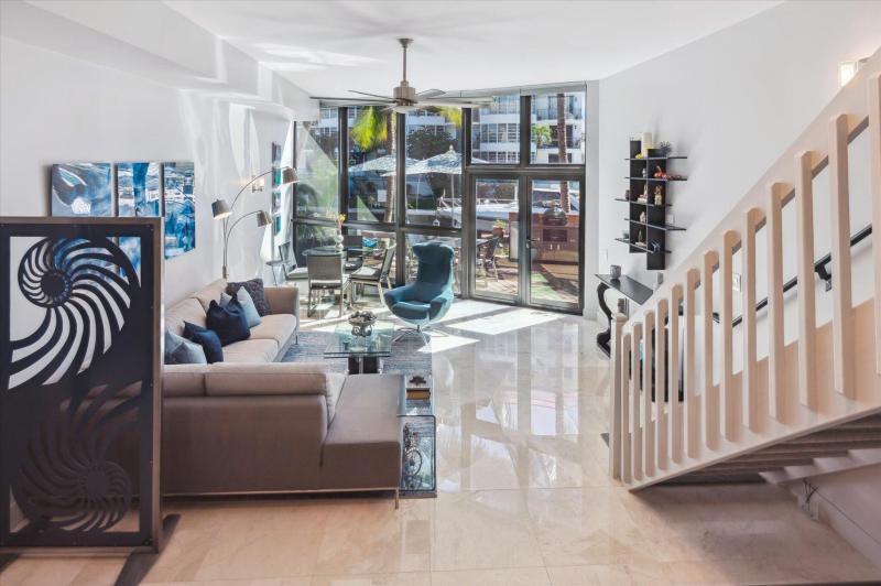  Condo & Townhome Photos
