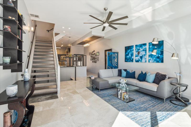  Condo & Townhome Photos