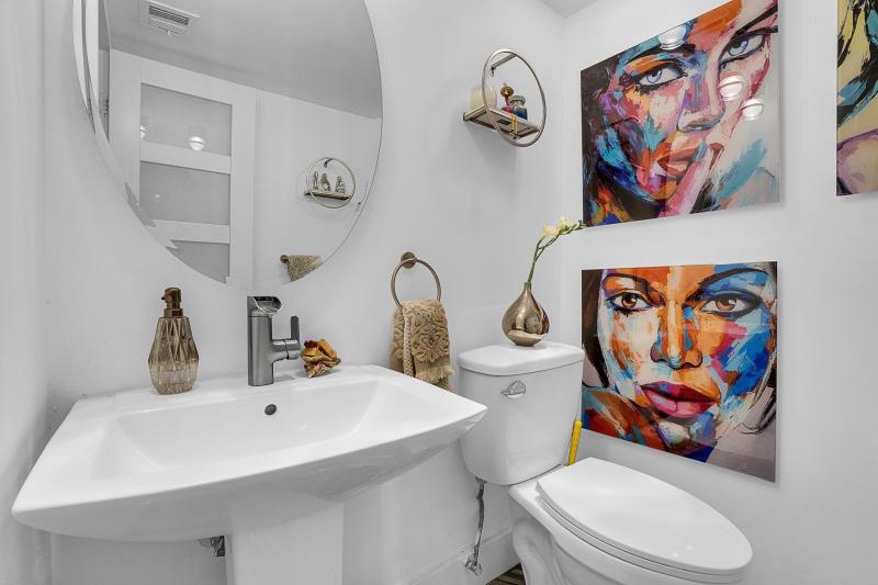  Condo & Townhome Photos