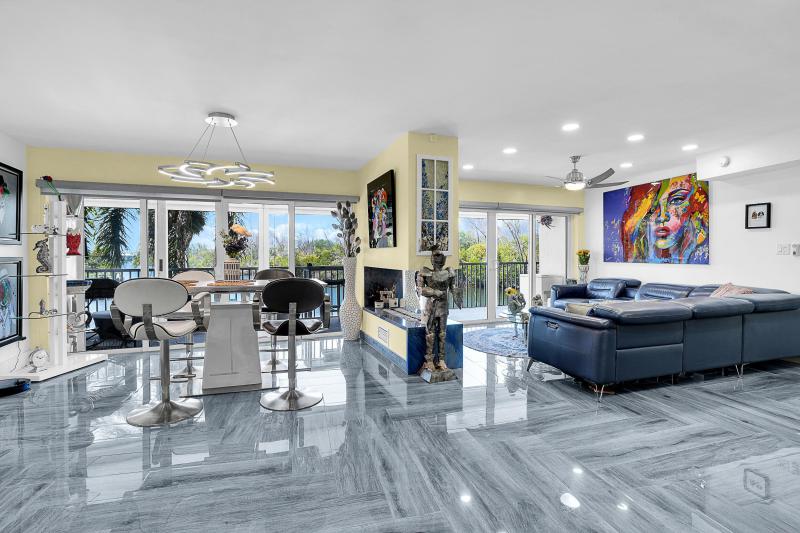  Condo & Townhome Photos