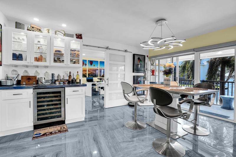  Condo & Townhome Photos