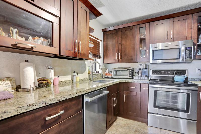  Condo & Townhome Photos