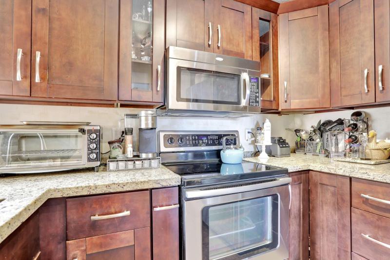  Condo & Townhome Photos