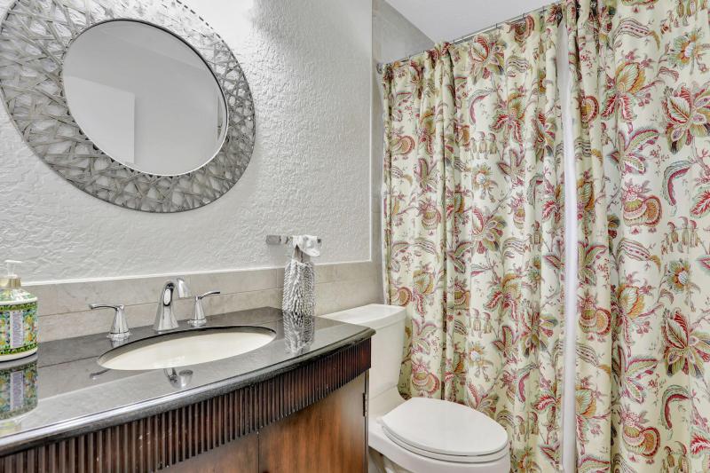  Condo & Townhome Photos