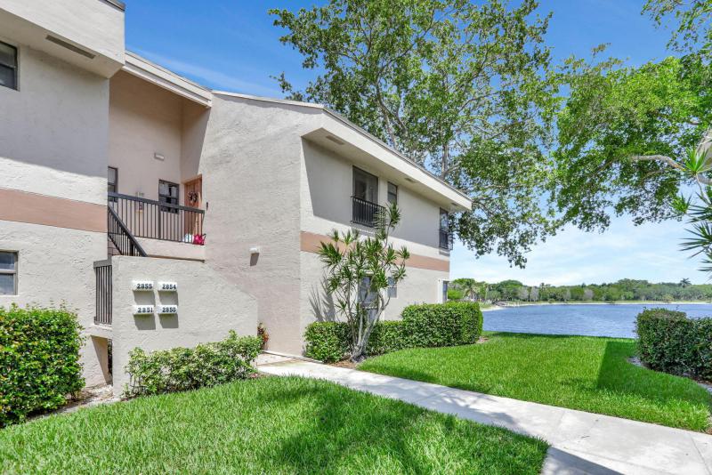  Condo & Townhome Photos