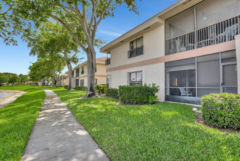 Condo & Townhome Photos