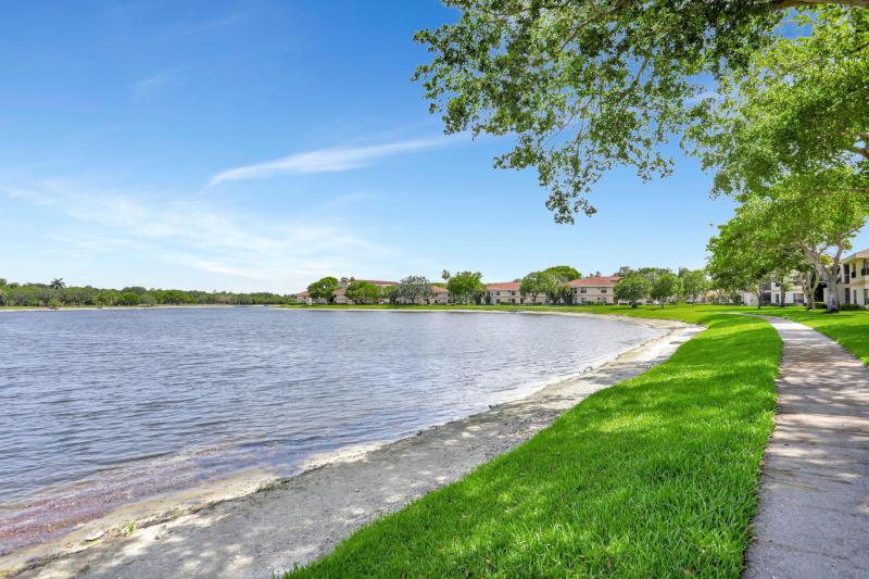  Condo & Townhome Photos