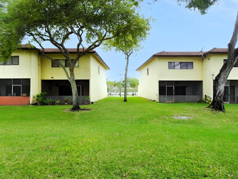  Condo & Townhome Photos
