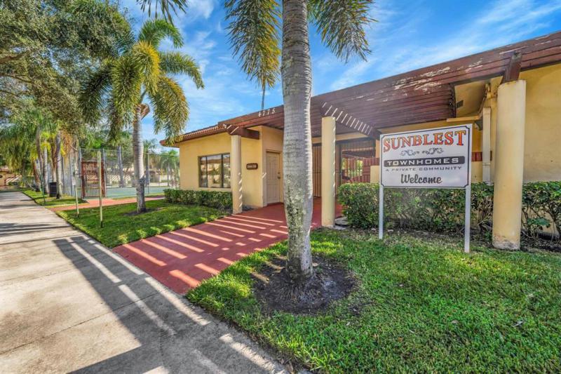  Condo & Townhome Photos