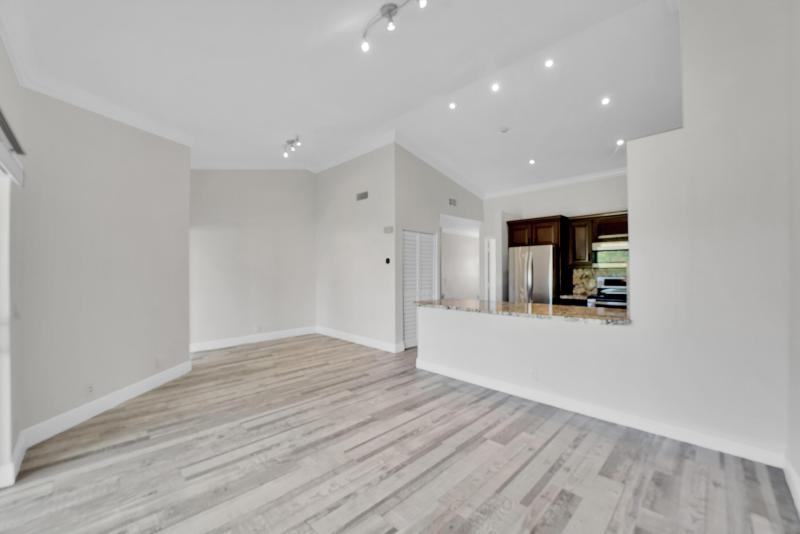  Condo & Townhome Photos