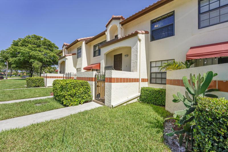  Condo & Townhome Photos