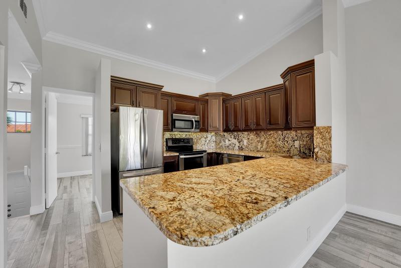  Condo & Townhome Photos