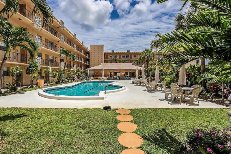  Condo & Townhome Photos