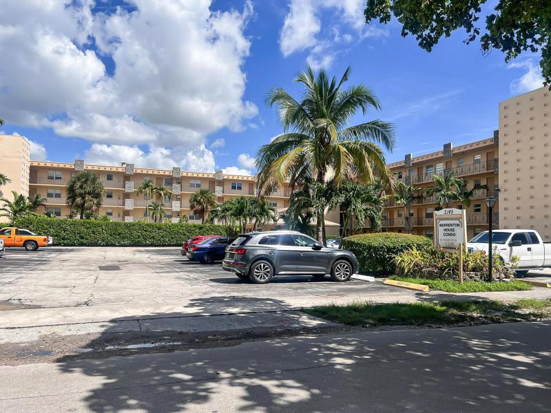  Condo & Townhome Photos