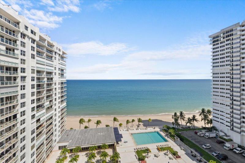  Condo & Townhome Photos