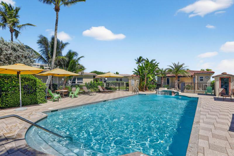 Condo & Townhome Photos
