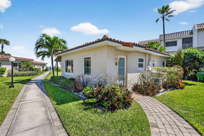  Condo & Townhome Photos