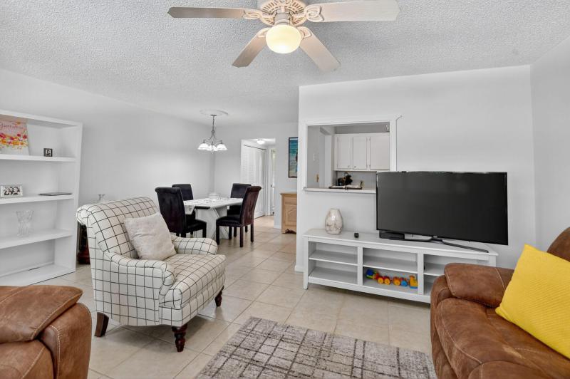  Condo & Townhome Photos