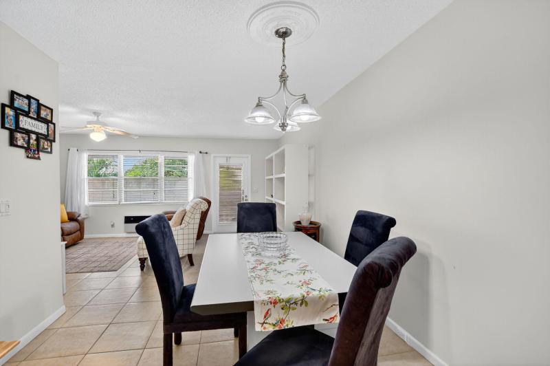  Condo & Townhome Photos