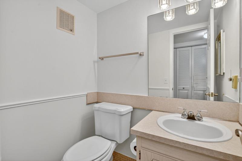  Condo & Townhome Photos