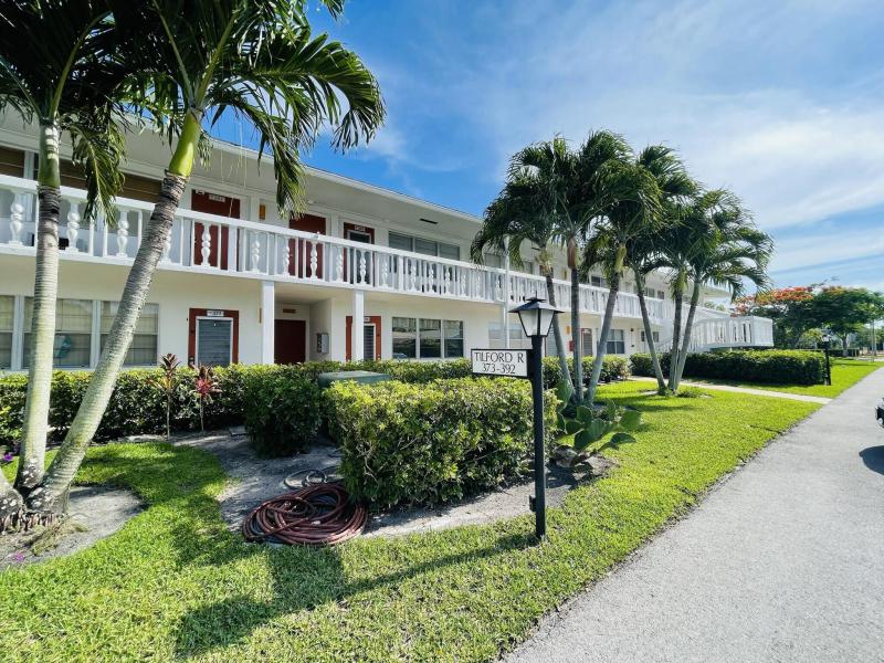  Condo & Townhome Photos