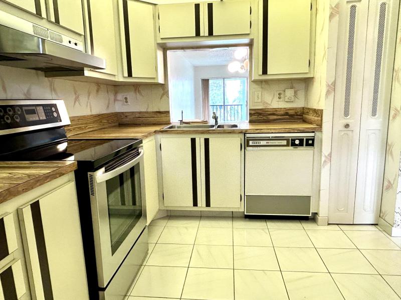  Condo & Townhome Photos