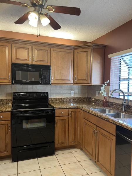  Condo & Townhome Photos