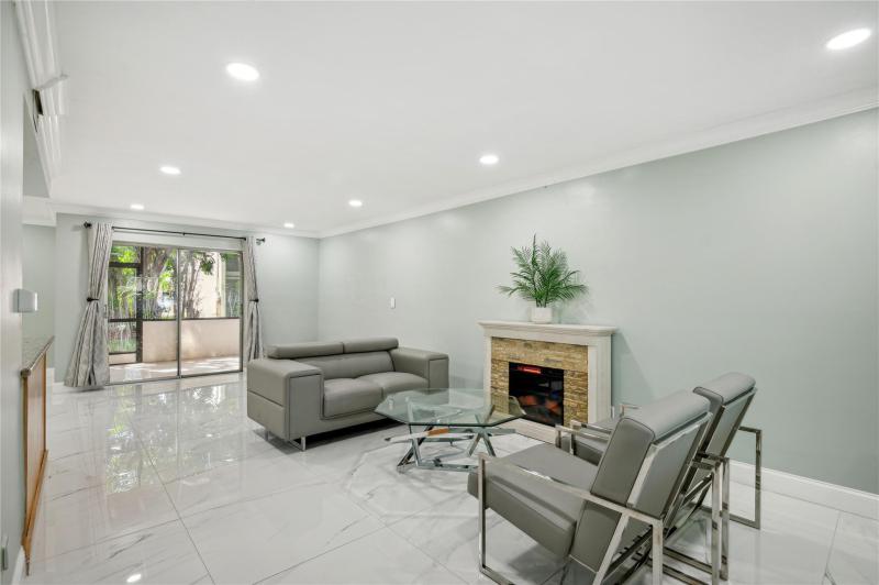  Condo & Townhome Photos