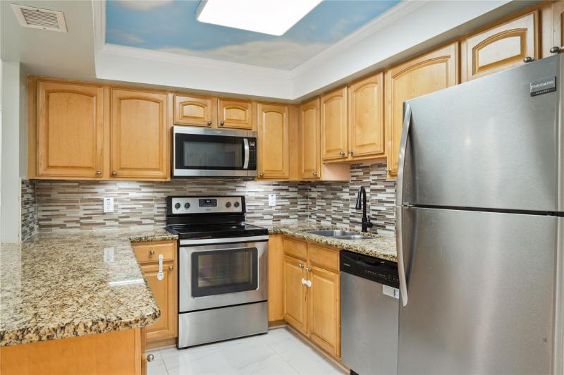  Condo & Townhome Photos