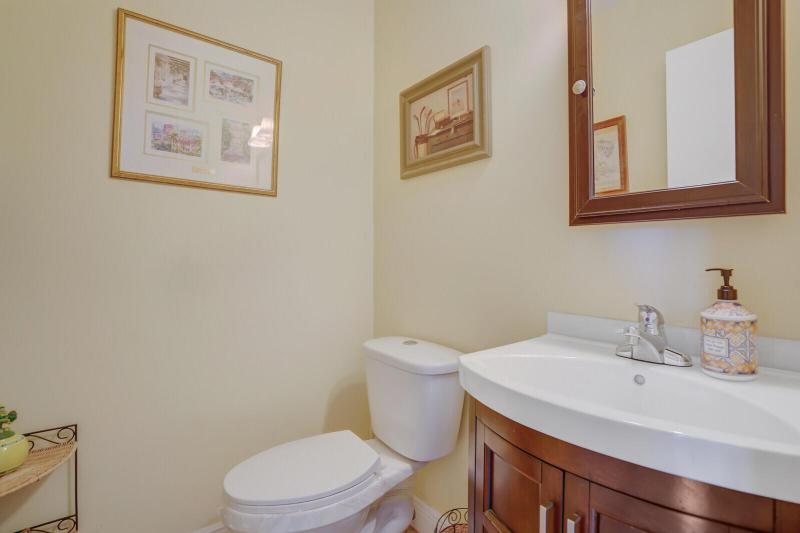  Condo & Townhome Photos