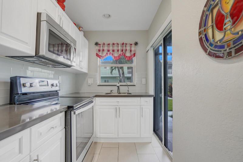  Condo & Townhome Photos