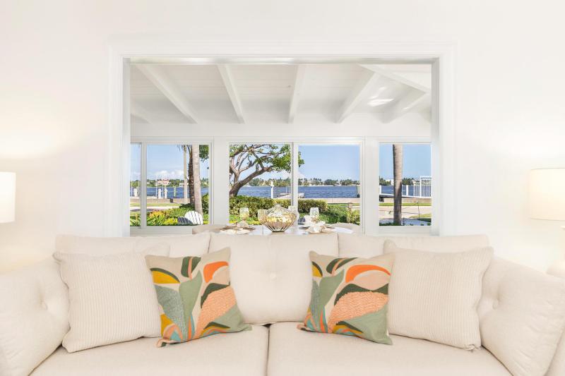  Single Family Homes Photo 13:  West Palm Beach,  FL 33405