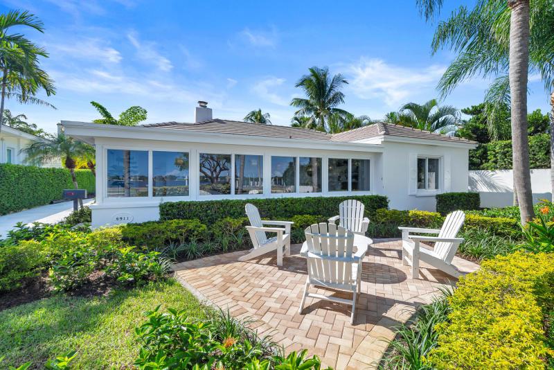  Single Family Homes Photo 2:  West Palm Beach,  FL 33405