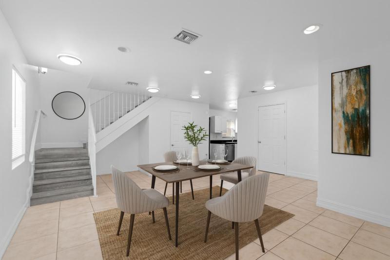  Condo & Townhome Photos