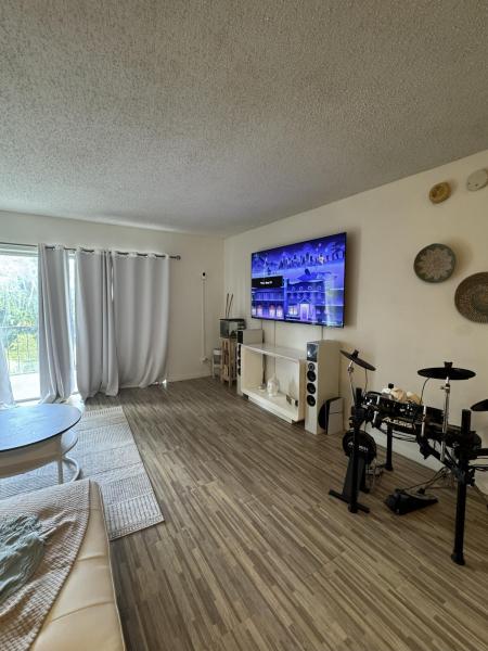  Condo & Townhome Photos