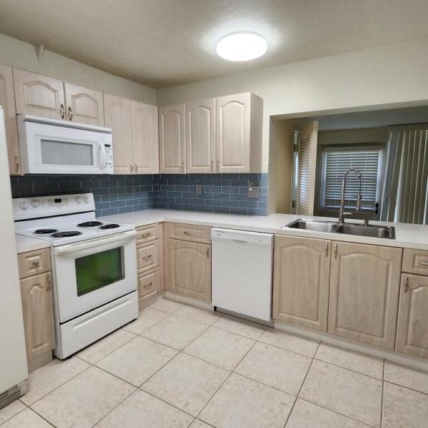  Condo & Townhome Photos