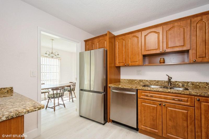  Condo & Townhome Photos