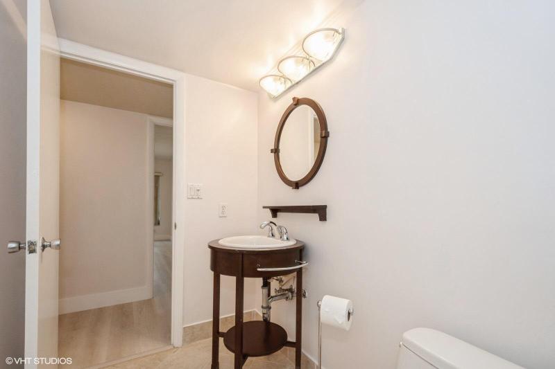  Condo & Townhome Photos