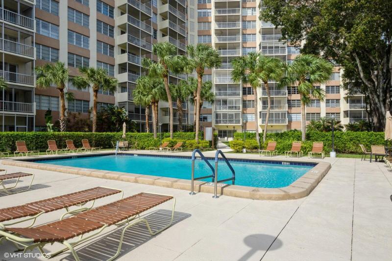  Condo & Townhome Photos